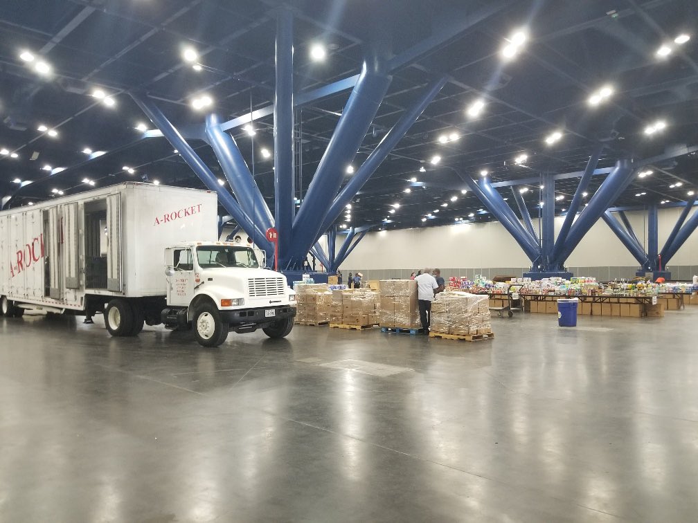HoustonTX's tweet photo. Help is on the way from Houston to East Texas to help people recovering from Hurricane Laura.

Trucks filled with supplies donated by generous Houstonians will arrive in Orange, TX. this morning.

More details: 👉🏾 https://t.co/mhXebC29bU https://t.co/PuK9CDZMsE
