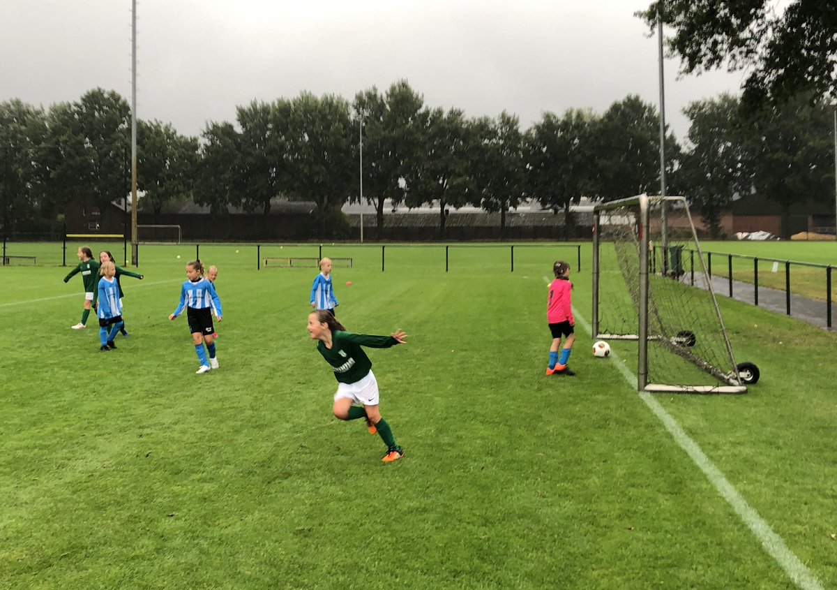 maasje70's tweet photo. Mijn dochter heeft vanochtend 7x gescoord tijdens de eerste competitiewedstrijd...we hebben het Stan Valckx zojuist ook maar even verteld...hij zou snel eens komen kijken! 👍 #vvvvenlo #fcv @fcvvenlo #scorendvermogen #mo9 @VVVVenlo #scorendespits https://t.co/fX6apx3Dgz