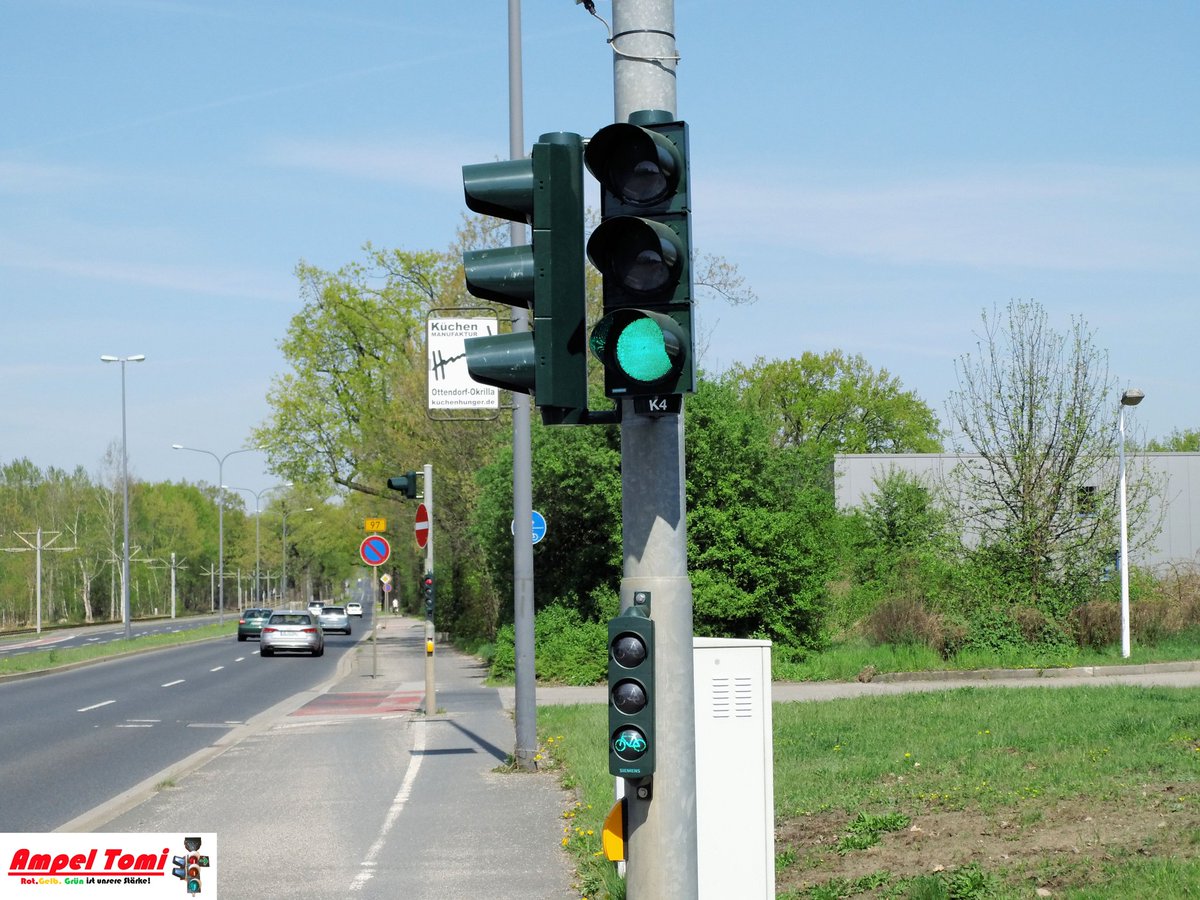 AmpelTomiDe's tweet photo. Swarco Futura Mini mit Siemens-Firmenlogo "Magazinstraße" Dresden

#ampel #ampelanlage #verkehrsampel #trafficlight #verkeerslicht #stoplicht #siemens #swarco #swarcofuturit #futurit #futura #mini #futuramini #kleinsignalgeber #futurled3 #40v #ocit #dresden https://t.co/HHQ0TPEEdG
