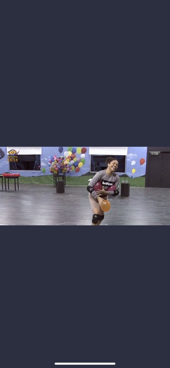 TinaBless2's tweet photo. Raise your hand like this if your faves have pics like these! #BBNaija #NengiIsGold #NengiIsTheGold  #BigBrotherNengi #Teamlaundry #DanoMVP 😂😂😂😂😂 https://t.co/sihtvzMLDP