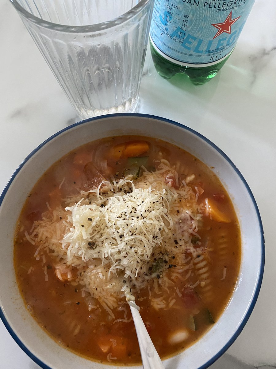 dillybilly2020's tweet photo. @sophiamdaly @DonnellyStephen Hi @DonnellyStephen I had home made Minestrone soup for lunch, just so you know, k? #TellStephen https://t.co/rbnuiw6wQ0