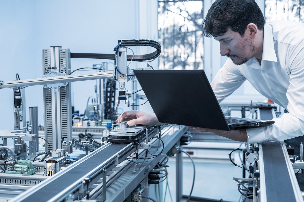 Radwell_Intl's tweet photo. Learn more about the ins and outs of edge controllers, plcs and pacs in this article #plcs #pacs #edgecontroller #programmablelogiccontroller #industrialautomation #radicalautomation #blog #wisdomwednesday #learnwithradwell #manufacturing
https://t.co/glwbE12jyD https://t.co/P1Dfsni6mY