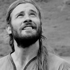 07sushb62's tweet photo. It's raining, at least in Bremen ... And so I thought we all could use some encouragement.  I wish you a wonderful weekend with these pictures. Smile and take it easy. 😀
#clivestanden #vikings #weekendvibes #haveasmile https://t.co/w2ot20pqbQ