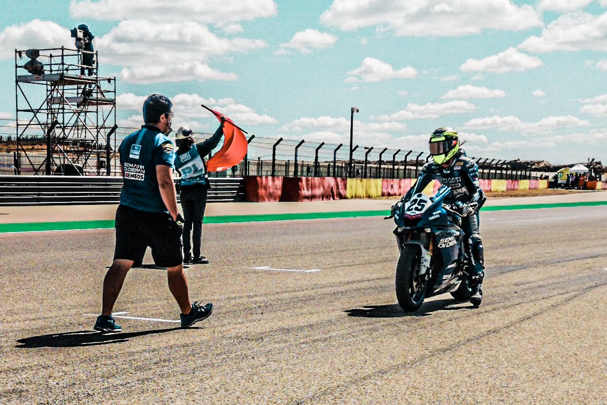 ms_racing_'s tweet photo. 🇬🇧#WorldSSP first #Race is about to start, our #bLUcRU #MSpartan riders are ready to go!

 🇪🇸La primera carrera del Mundial #supersport empieza y nuestros pilotos están en parrilla en@AragonMotorLand. Vaaamos!

#bLUcRU #YamahaRacing #TeruelWorldSBK  #WorldSSP  #readytoplay https://t.co/A0LOPX1j0Y