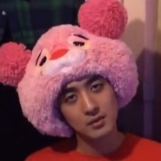 junghoonT_T's tweet photo. "the lead singer from jannabi looks intimidating!"
the lead singer from jannabi : https://t.co/W4oETxG8rp