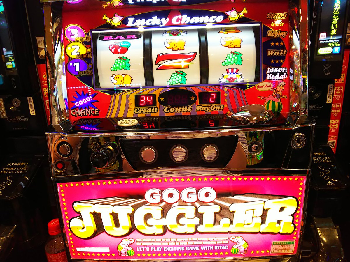 hiromamipi's tweet photo. 諦めきれず、野口さん三人で
GOGO2🎰
タイミングが合ったのか、GOGO😊
あっさり1000枚✨
諭吉さん二人旅に出ましたが🤮
🤡さんに遊んでもらえてよかった😃
#マイホー
#イルサローネ
#GOGO2 https://t.co/mR1FsmgoJi
