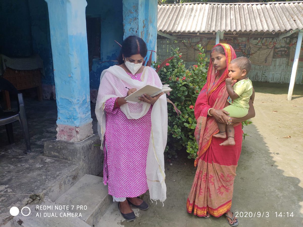 PrerakBharat's tweet photo. Addressing nutritional challenges. Bridging the nutrition gap, Anganwadi workers in district #Saharsa interacting with #beneficiaries and counselling them on its importance.  #Poshanmaah2020 #PoshanAbhiyaan  #NutritionMonth 
#PoshanTyoharSeVyavahar 
@POSHAN_Official 
@MinistryWCD https://t.co/cJ474odFsg