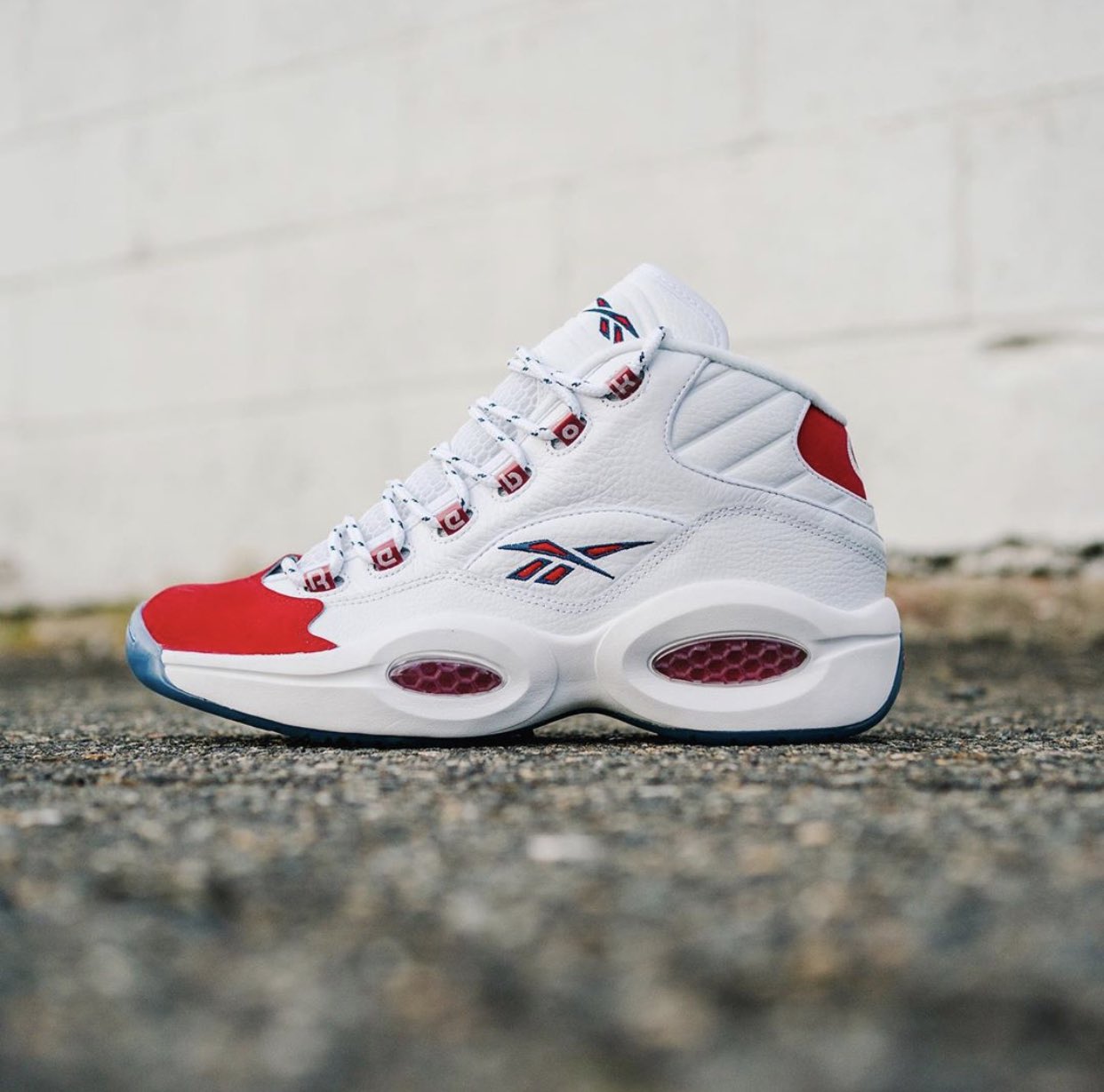 JJ Watt on X AI Question appreciation post. One of the most iconic shoes ever created. It may weigh about 5 pounds but damn is it a good looking shoe. https t X8g4aZ8838