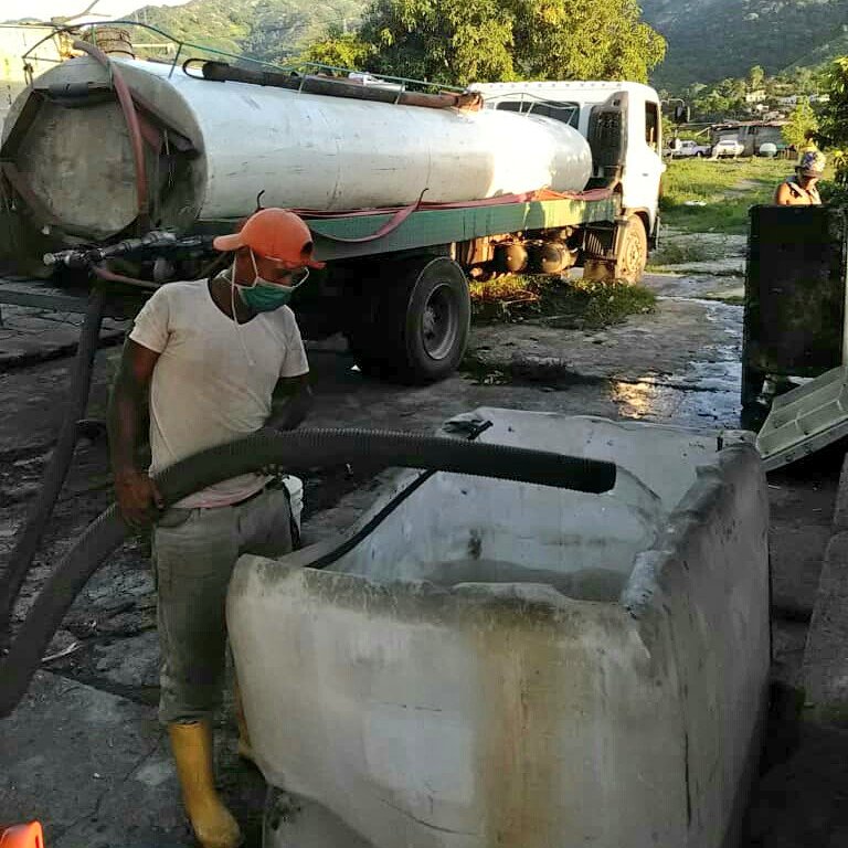 alcaldiajjm1's tweet photo. Con el Plan de Contigencia , seguimos  llevando a los hogares el vital líquido, directrices de la Alc. @VillegasKarelia hasta ayer en la noche #4Sept se logró suministrar más de 350 mil litros. @rafaellacava10 @EvelynB_Vasquez @BarberaMinistro @minecve 

#PSUV

#PatriaProductiva https://t.co/kmh41bNTBr
