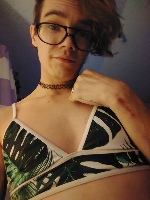 Damn, it's almost like I'm comfortable in my own skin for once~<3 https://t.co/D5O5IwLcfY<a href="/tag/beauty"class="tags"><span>#beauty</span></a><a href="/tag/makeup"class="tags"><span>#makeup</span></a><a href="/tag/loveyourself"class="tags"><span>#loveyourself</span></a><a href="/tag/nails"class="tags"><span>#nails</span></a><a href="/tag/sinfulcolors"class="tags"><span>#sinfulcolors</span></a>