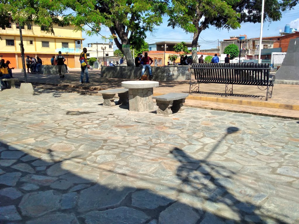 VillegasKV10's tweet photo. #Avanzamos Así está quedando nuestra Plaza Bolívar de Morón, en Pandemia ¡No Paramos! y junto a nuestro Gob. @rafaellacava10 Dr-10 consolidaremos grandes proyectos @MVzlaBella @RaulAlfonzoP 
@yulisnet @SGGCarabobo

#YoSiVotoPSUV 

#PatriaProductiva https://t.co/AqOrG3N5p7
