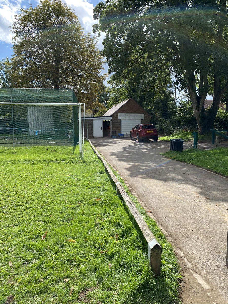 Holloway_Hill's tweet photo. Heartfelt thanks to those of you from @GodalmingCC &amp; @BusbridgeTennis clubs who joined the community work party @Holloway_Hill today. We now have cleaned out guttering, edges recovered &amp; marked car parking spaces. Differently-abled bay still to do but coming soon. https://t.co/foEkdzoz0k