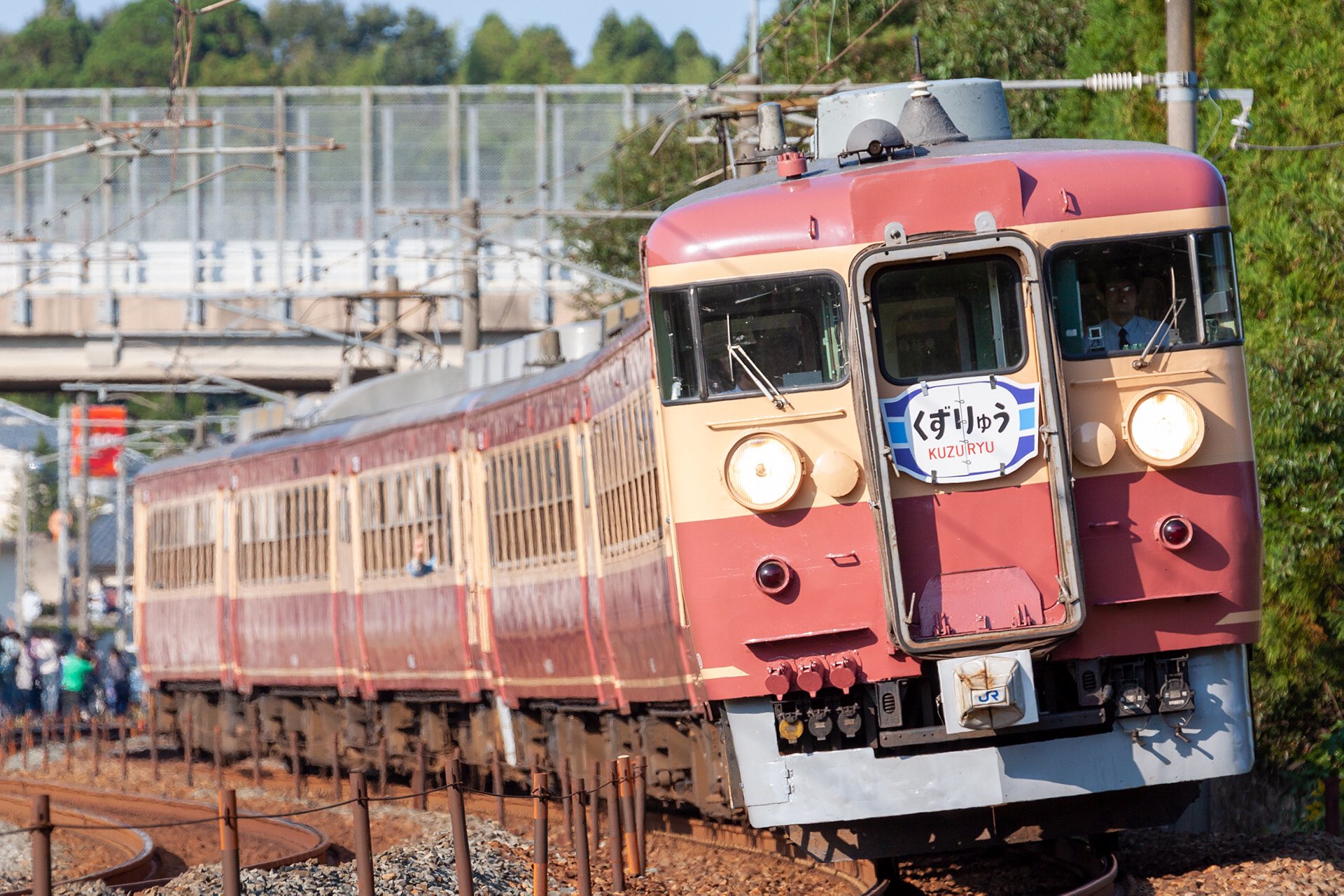 さん鉄3 本日は413系団臨が北陸本線を走ったようですね 行けなかったので 少し前の写真でも 北陸本線100周年記念号 475系 13 10 14 デカ目の国鉄急行色がステキ 北陸本線 T Co Gejdbehpo9 Twitter