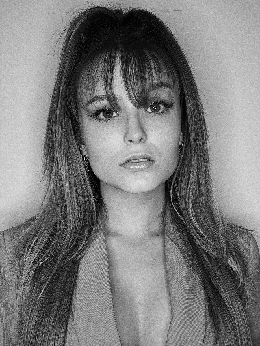 larimanoela's tweet photo. Então vamos de exclusiva apresentável pra vcs q bateram mais de 50k dentro da grande meta #MPN #LarissaManoela #ModoAviao #LarissaManoelaIG #MinhaEscolha #LarissaManoelaInspiracao #LorenaQueiroz #ManuGavassi #Bia #TurmaDaMonica #LucasBurgatti #Enaldinho #BffGirlsKCA #MeninaSolta https://t.co/QVUWT3tteZ