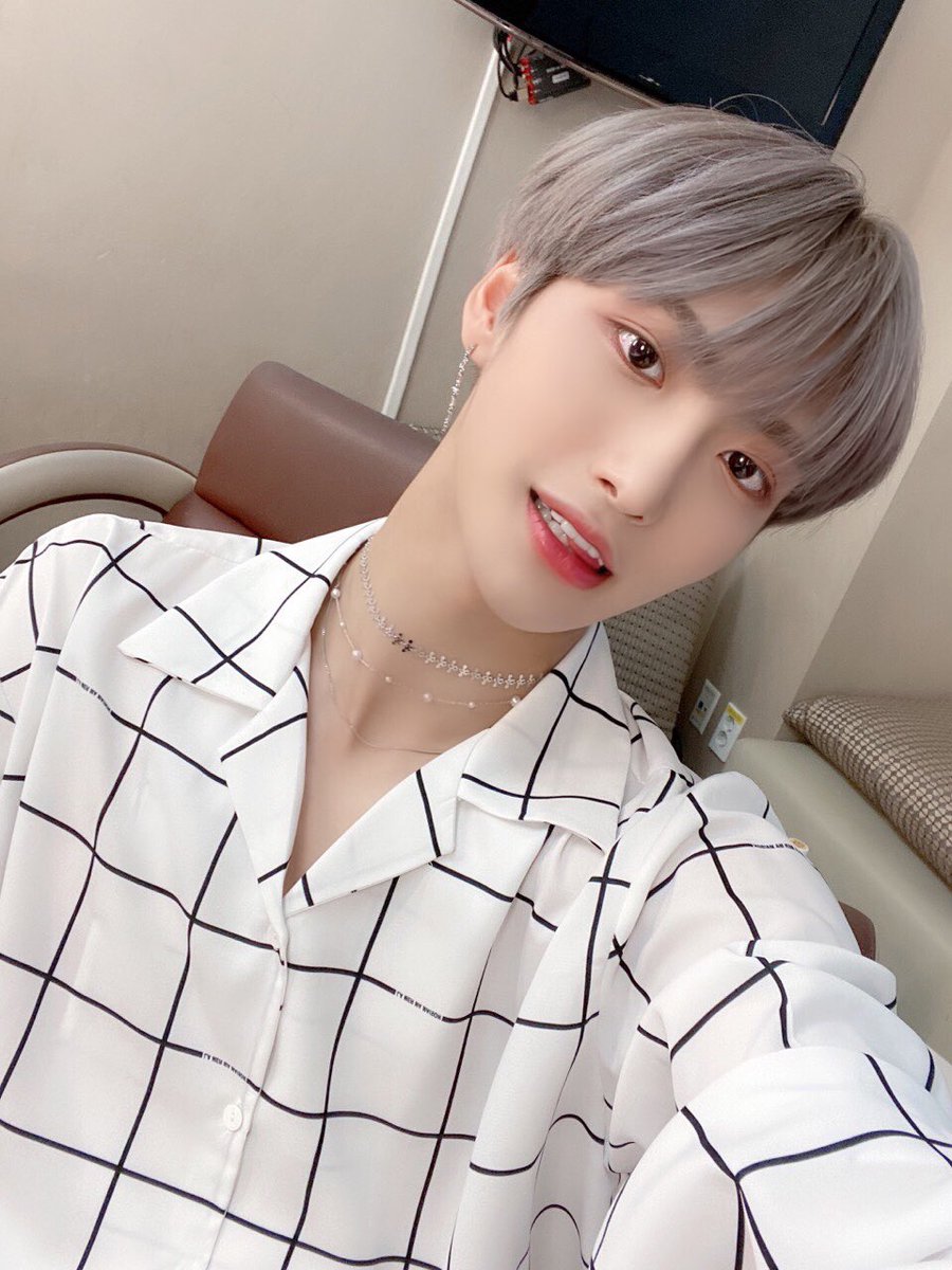 [#성화] 에이티니~ 기다리던 팅글 인터뷰가 나왔어요😆😆😆😆 신나~ 
신나서 셀카 폭탄💣 많이 봐주시구, 편안한 밤 주무세욥!
#ATEEZ #에이티즈
