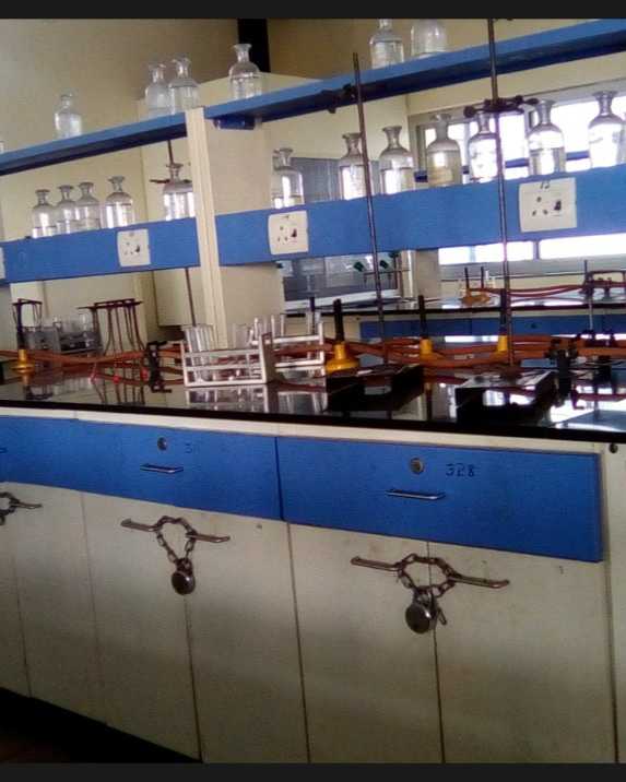 _Musalsal_'s tweet image. Seeing Chemistry in trends.... Let me share a picture of Our Chemistry Lab.
#Flashback2018 

328 Locked... For obvious reasons.

#MasterDays
#Chemistry 
#chemtwitter
