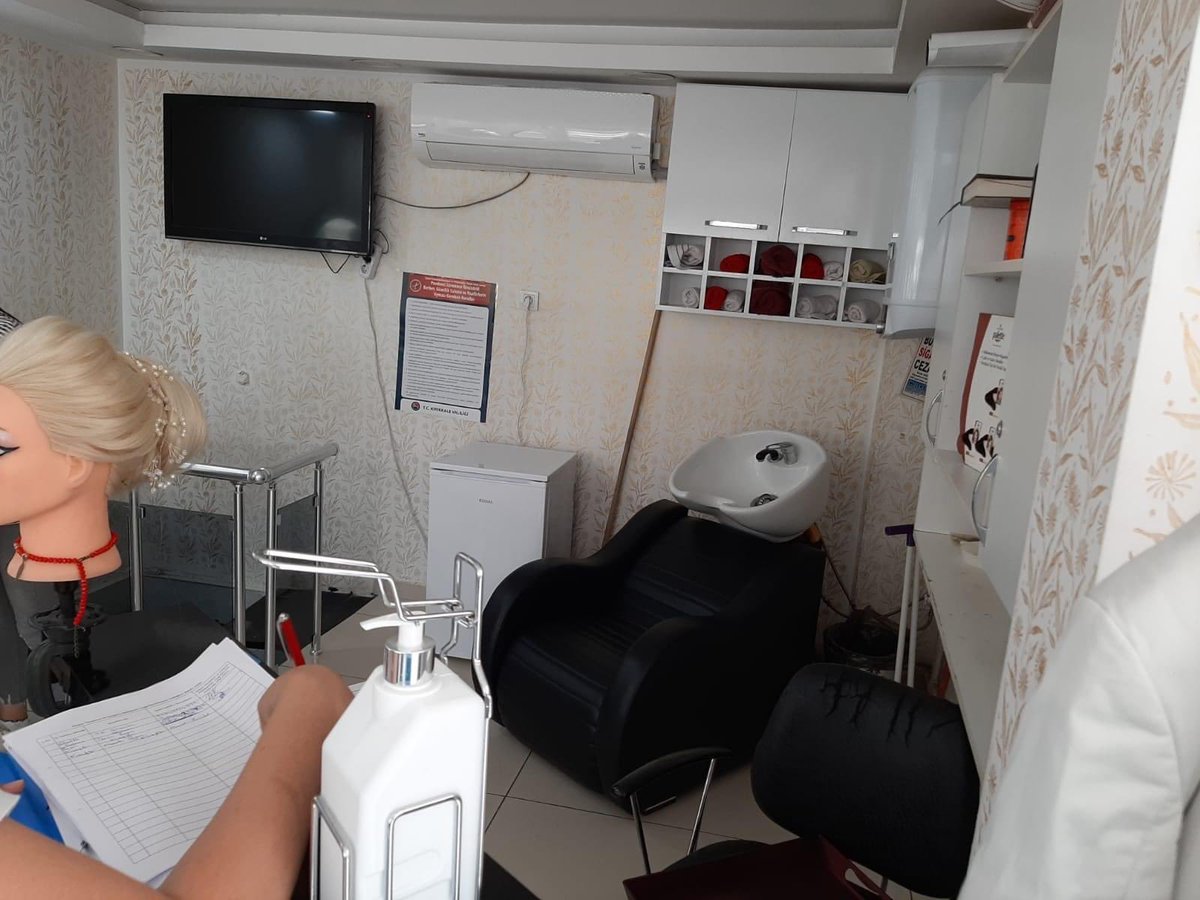 İl Salgın Denetim Ekiplerimiz,Berber ve Kuaförler ile Güzellik Merkezlerinde Koronavirüs tedbirlerini denetledi.

❗️#Maske😷
❗️#Mesafe 🧍🧍
❗️#Temizlik 🧼

#SağlıkİçinHepimizİçin