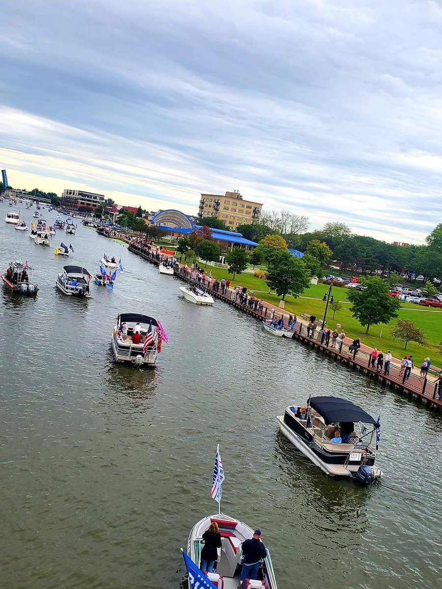 DaveBondyTV's tweet photo. .@realDonaldTrump boat parade happening in Bay City, Michigan. #TrumpBoatParade #PresidentTrump #baycitymichigan https://t.co/FSoR3SLPXD