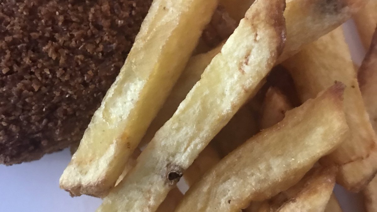 AstenZlto's tweet photo. In het weekend staan de #vergetengroenten op het menu! 😄

Met verse friet van #erpeel 🙌🙌
Trotse deelnemer van de #versvanhier 
route, waar je de beste adresjes kunt vinden voor verse #producten, recht van het land! 

Zoek deelnemende #boeren en #tuinders bij jou in de buurt! https://t.co/3AKYBcJzp6
