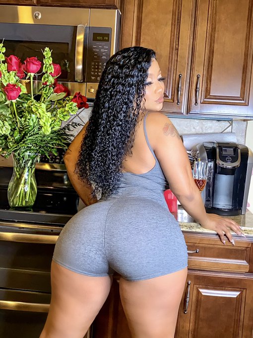 which do you prefer.. from the back or missionary 💦💦😜 I&rsquo;ll be going live on my onlyfans page at 10pm<a href="/tag/onlyfans"class="tags"><span>#onlyfans</span></a>