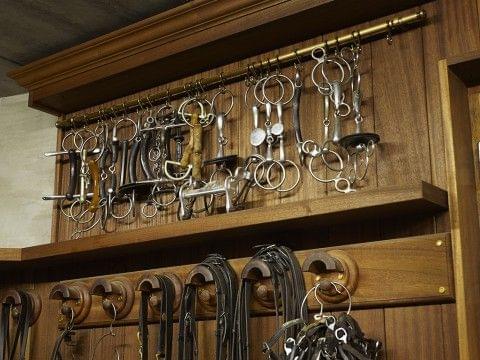 AQHYA's tweet photo. Learn how to fit a snaffle bit properly and adjust a headstall for a western curb bit, creating a well-fitting bridle 👉   https://t.co/grGAioORRb #AQHA #QuarterHorse #WesternLifestyle #Ranching #HorsebackRiding https://t.co/N8YRKnKg2i