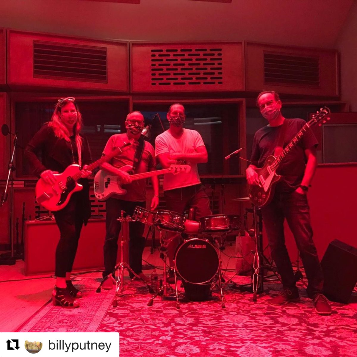 catdailmusic's tweet photo. Big cookin it up w these 3 Heroes 🔥🎵💖
#Repost @billyputney
・・・
Fun times with this masked foursome at the beautiful Guilford Sound. W/Cat Dail, Keene Carse, and Tim Thrasher.
#GuilfordSound #FreshSound #DeepGroove #DeepFun
#GreatBand #LiveStream #BestNewMusic #IndieMusic https://t.co/DYHqdygEcK