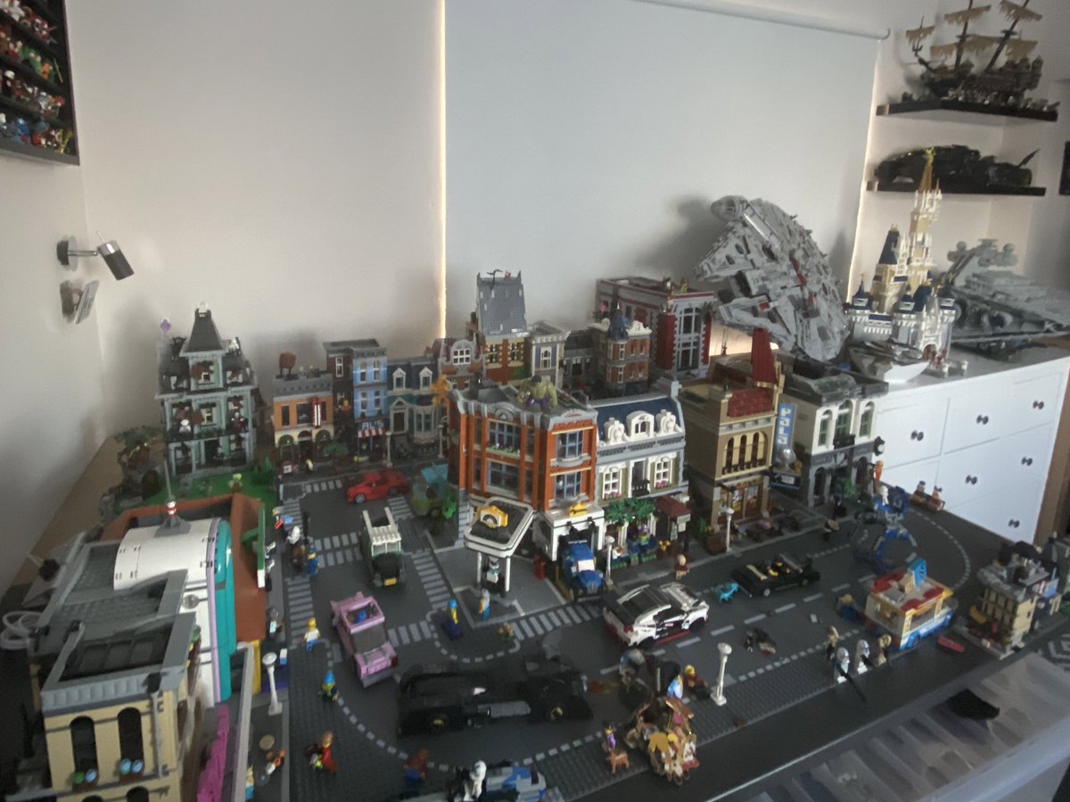 RichardLion1189's tweet photo. We’re #moving house in a few weeks and the new house is approximately 3-4 hours away. Has anyone got any idea or experience in moving large amounts of built #Lego ? I’m especially worried about the #modulars and the #UCS sets. HELP!
#LEGO #AFOL #movingday #advice #removals https://t.co/nYRQUxWvkE