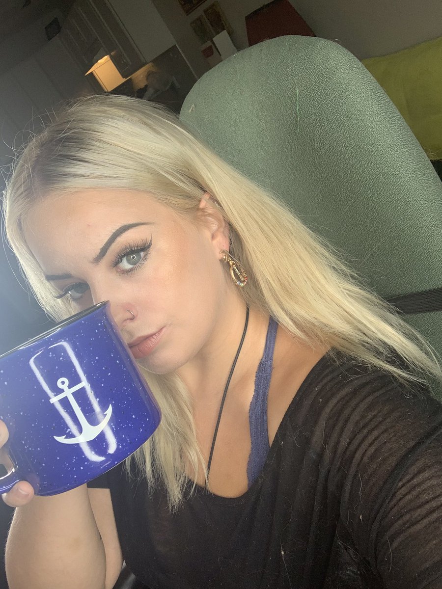 Also reppin’ my fav mug from <a href="/oakislandresort/">Oak Island Resort & Conference Centre</a> ! That’s where I performed recently with my best friend @bblackmoremusic 💛