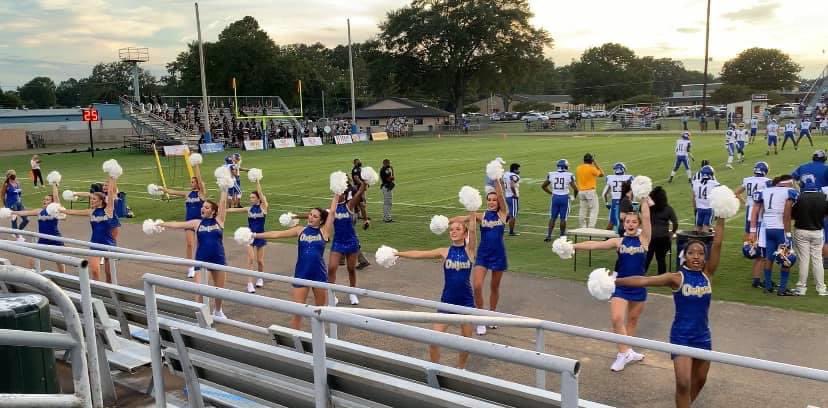 ohschargerettes's tweet photo. Starting off the football season with a ‘W’ against Grenada! We had the best night welcoming back FRIDAY NIGHT LIGHTS!!
Loved being back together with the band, cheer, and football players!!
#FAMILY https://t.co/rfG3LgU3Wg