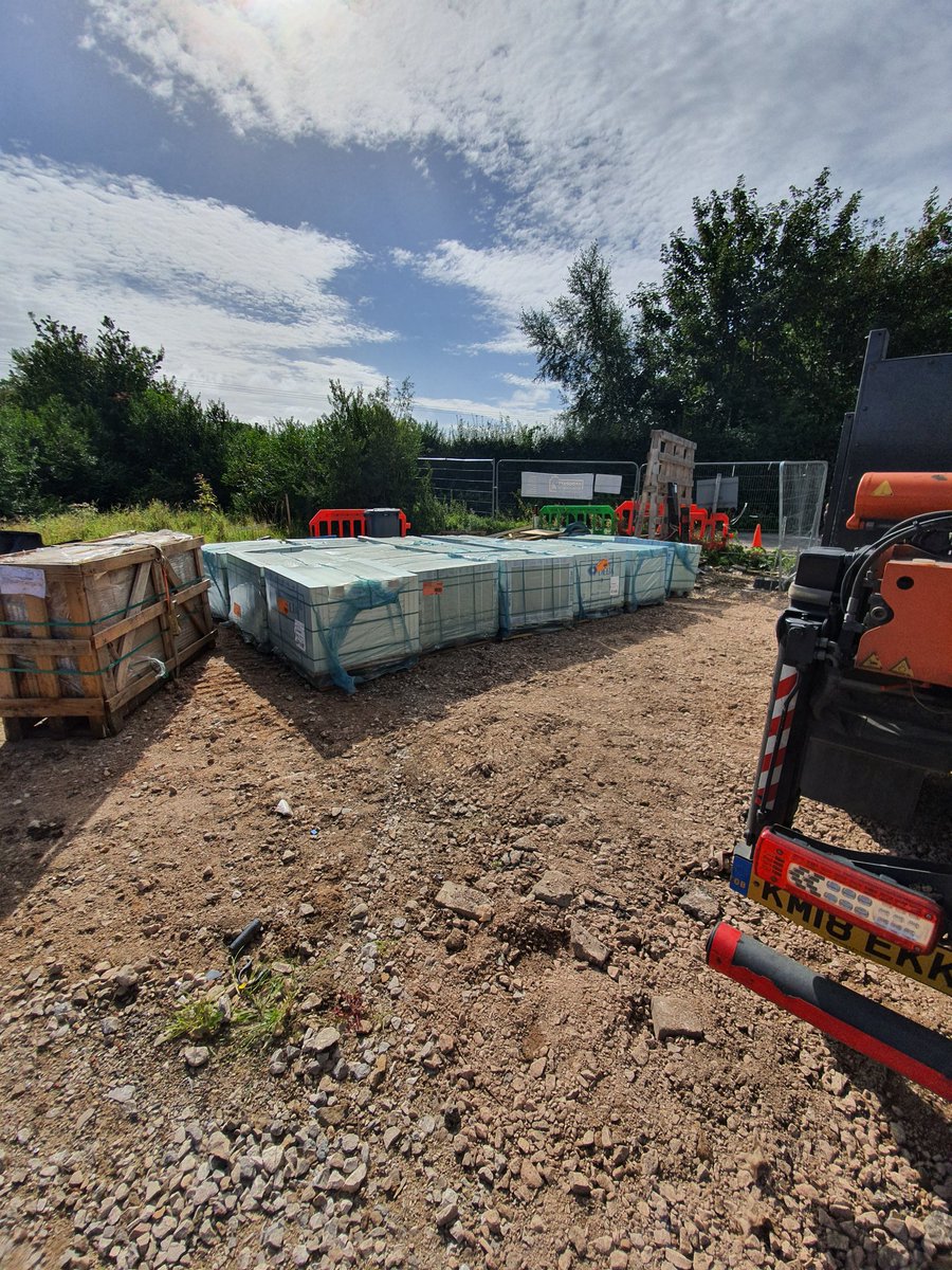 Just had my delivery of london stone on my latest project. Massive thanks to <a href="/sm74w/">Stu@Londonstone</a> for getting this sorted. I only buy from the best. <a href="/_LONDONSTONE/">London Stone</a> @Nozza_LS