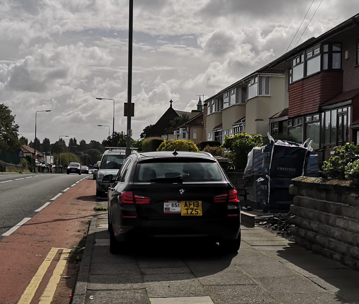 livepedestrian's tweet photo. @CllrLauraRC Walking to school is currently not safe, convenient or attractive.  As long as @lpoolcouncil and @MerseyPolice tolerate #PavementObstruction nothing will change. #ZeroEnforcement https://t.co/ElvJ2q92HI