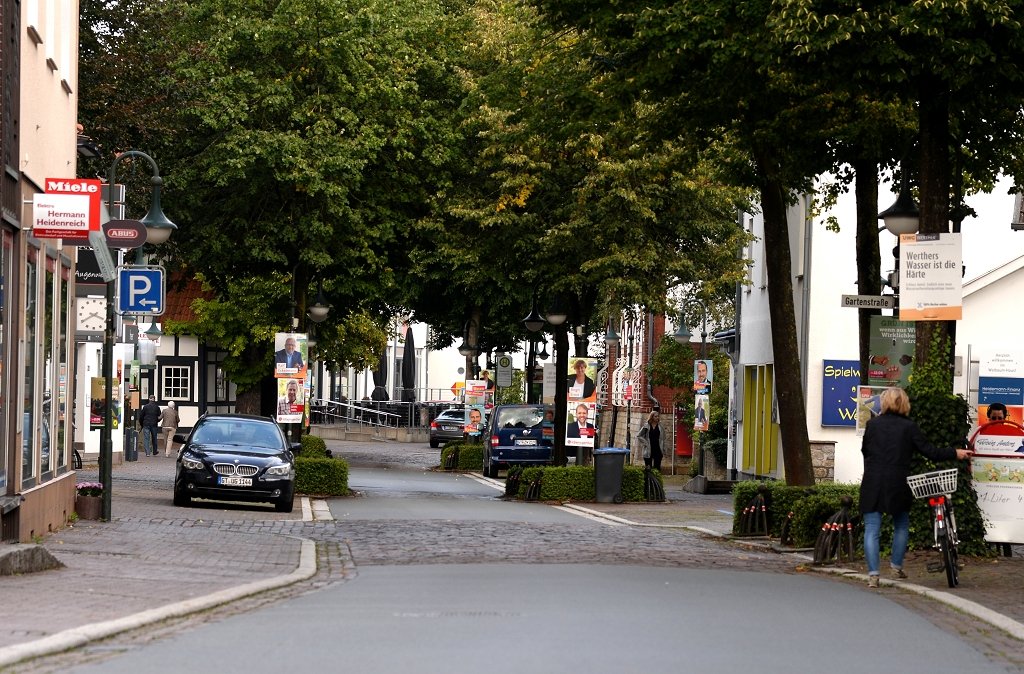 Die "Ravensberger" mitten in Werther, wenn es ausnahmsweise mal ganz ruhig ist, aber: Wird die Strasse als innerörtliche Abkürzung genutzt? Antworten: verkehrszaehlung.uwgwerther.de 

#uwgwerther #wertherwestfalen #johannesdecius