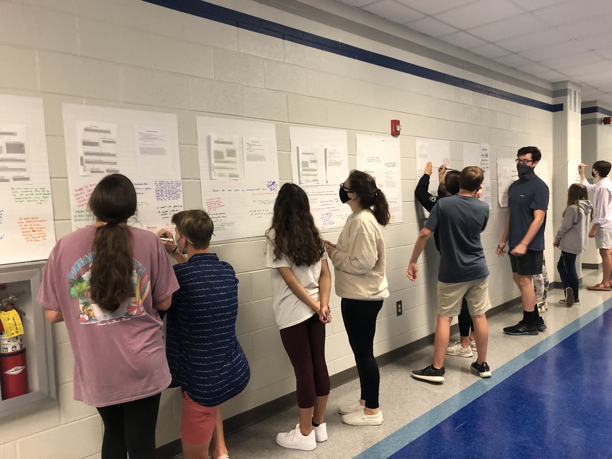 rlggrg's tweet photo. #APReseaech problem solving, peer editing and gallery walks #busybeginnings #faMily #traditionallearning @ModelHighDevils @FloydCoSchools https://t.co/s3cgqEdaHG