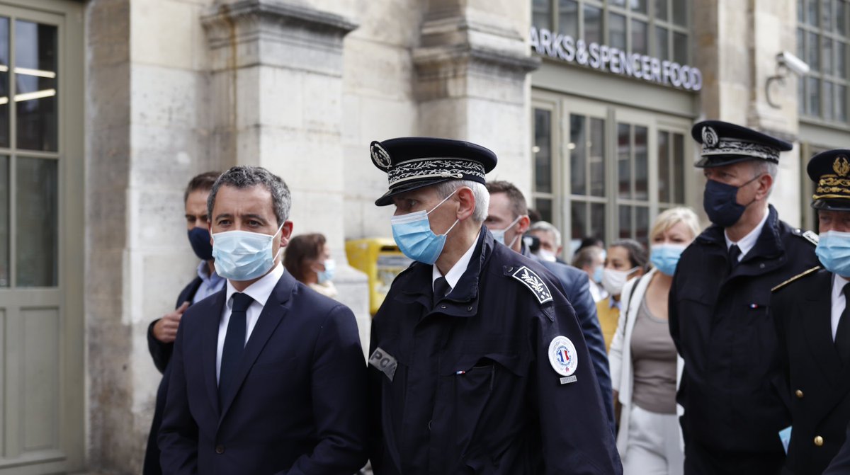 esquintelille's tweet photo. Le ministre de l'Intérieur à Lille pour la non-braderie, et surtout pour venir réaffirmer son soutien à la politique lilloise policière contre les trafics et les points de deals. Il était accompagné de J-F Papineau. https://t.co/x4lLvGbG2u (Photos de @PIOTROVSKIphoto) https://t.co/pSdjXUmhfC