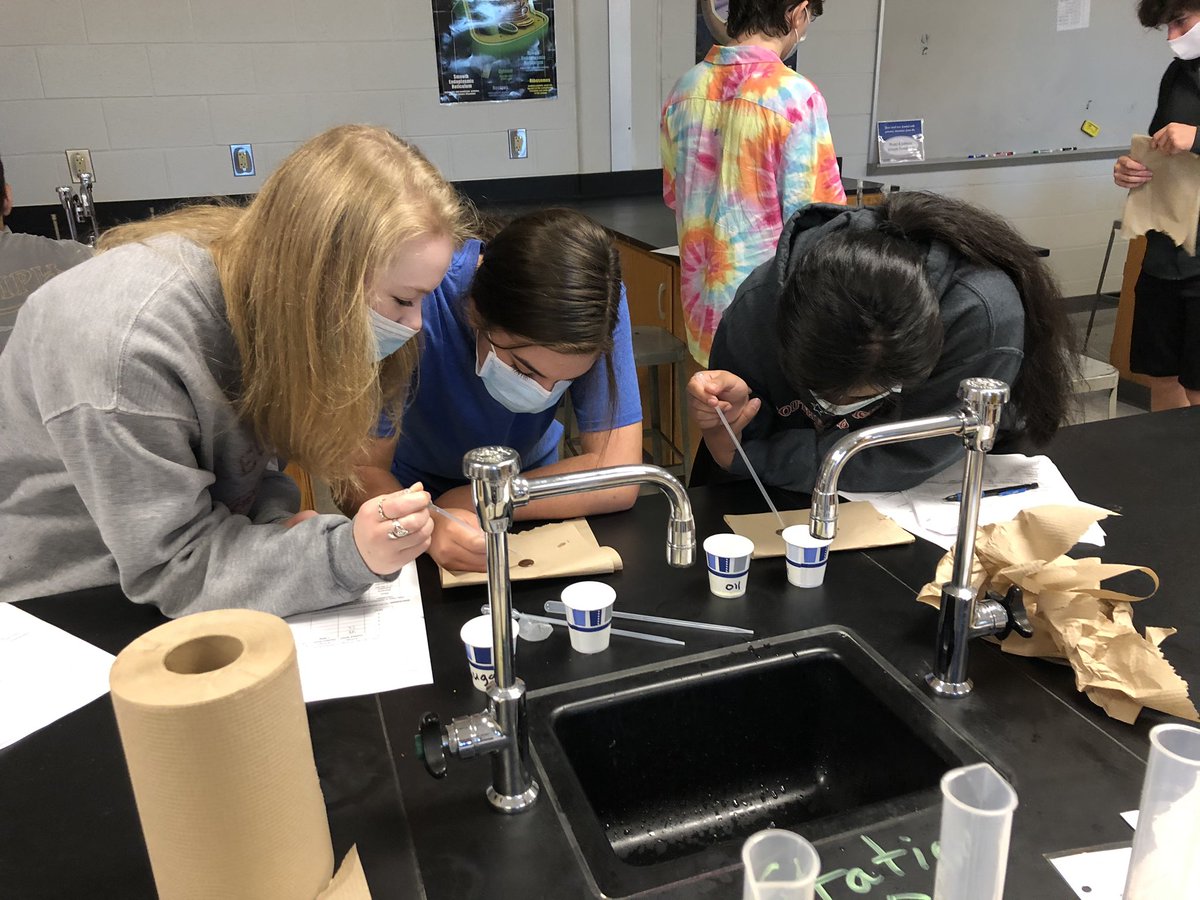 rlggrg's tweet photo. #APBio applying stats while exploring water properties #busybeginnings #faMily #traditionallearning @ModelHighDevils @FloydCoSchools https://t.co/DG7RhMjcvV