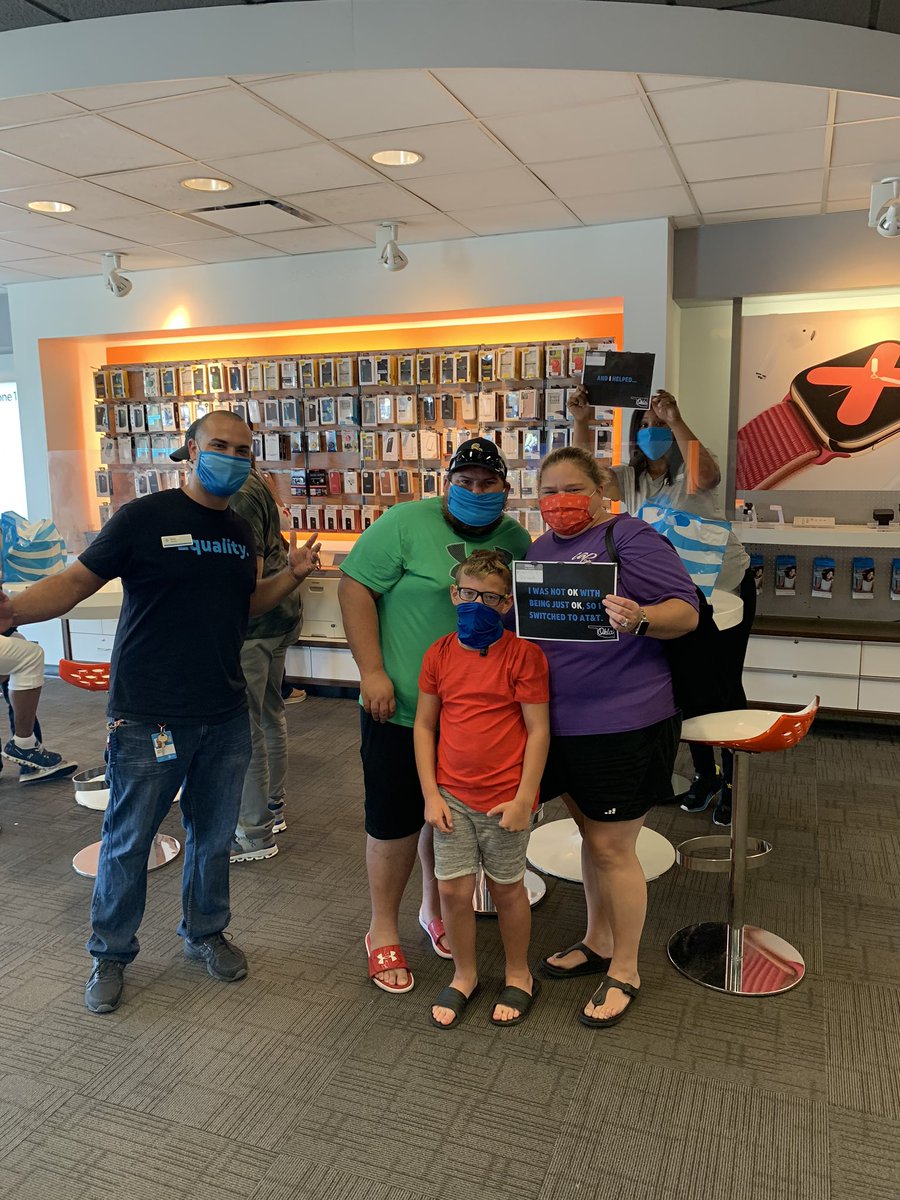 Marcus and Brandi porting to AT&amp;T and setting up AT&amp;T fiber over here at Tulsa Hills <a href="/natelove86/">Nathan Love</a> @melphillipsOK <a href="/clauren12/">Cami Henning</a> <a href="/TeamTulsaHills/">Team Tulsa Hills</a> @okla_phillips