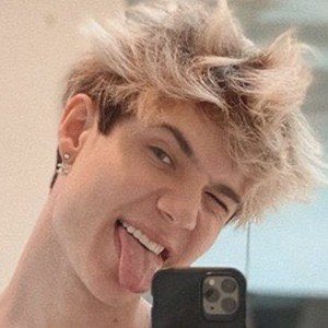 jaden hossler- ive disliked him ever since the (day we don’t talk about) situation. he and is friends started drama about something that wasn’t even their business and when he was exposed for cheating on mads by chase and kelianne he wanted to handle matters privately.