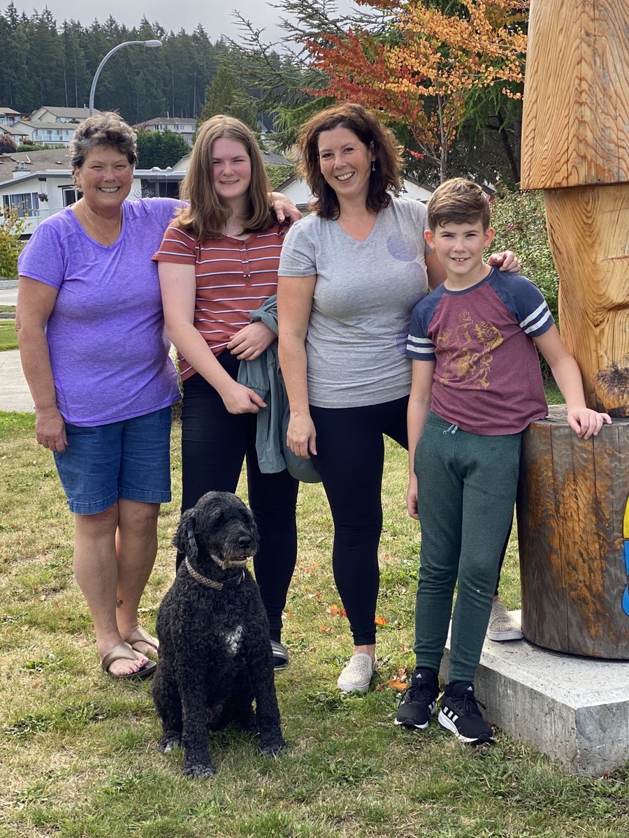 sd47_westview's tweet image. Huge thanks to the FABULOUS ⁦@JaclynMiller22⁩ fam for all your help getting classrooms organized! #manyhandslightwork #teamwork #grateful! ⁦@sd47_board⁩ ⁦@svbehan⁩