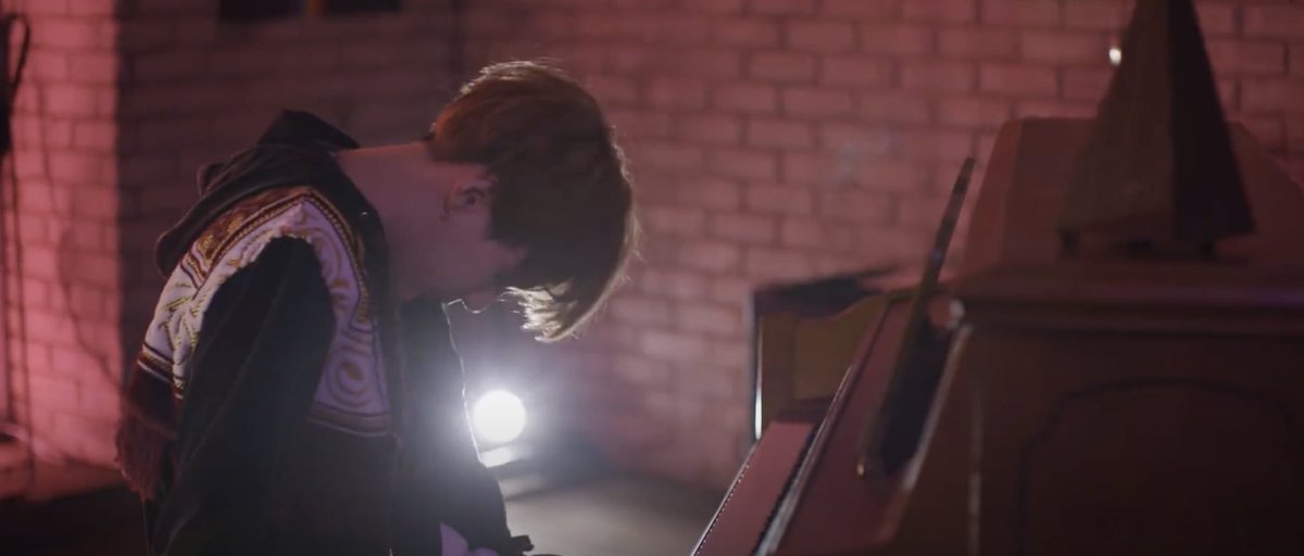 In FIRST LOVE, Yoongi breaks into a music store and sits at a piano. He seems to want to play something, but can’t. Suddenly he hears a melody, so he leaves the music store and the piano behind to follow the strange sound. On the road, he narrowly dodges getting hit by a car,