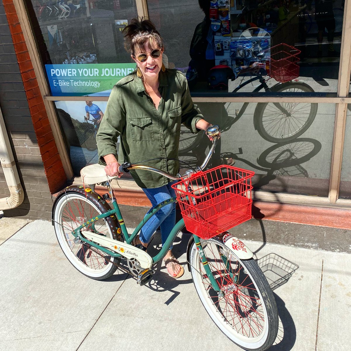 lindatoupin's tweet photo. She has a new basket π² β€οΈ #mkmklife https://t.co/HTX13qezjU