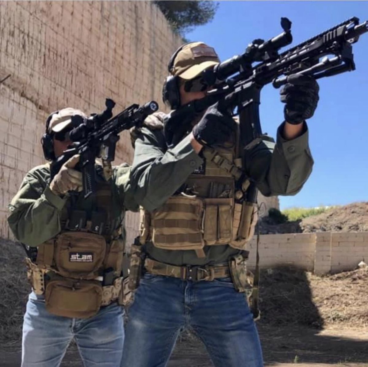 StamSolutions's tweet photo. “In learning you will teach, and in teaching you will learn.” ...#training #airborne #tactical #teaching #combat #assistance #mentoring #ar15 #usa #italy #brazil #slovakia #paracadutisti #cqb #🇬🇧🇮🇹🇧🇷🇸🇰🇺🇸🇺🇦#Uk  https://t.co/PTtiKu72zL https://t.co/ZGeru3Y9Ay