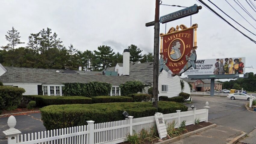 BostonDotCom's tweet image. Mass. restaurant built in 1784, casualty of pandemic, to be razed trib.al/HJks1bj