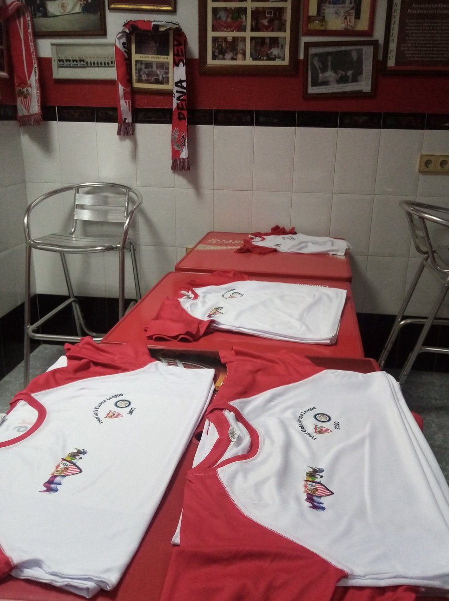 PSCabra's tweet photo. Reparto de camiseta conmemorativas en nuestra Sede #hexacampeones https://t.co/5d9obsdKUh