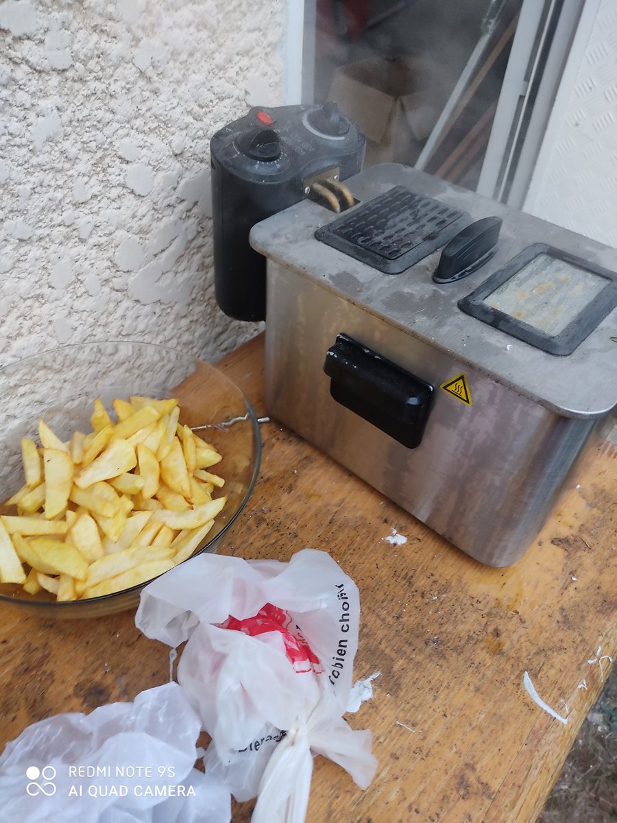AH_minoish's tweet photo. Alors je suis pas bien là? Un weekend qui commence bien .
#bbq #barbecue #fritesmaison https://t.co/qfJHv0vyIh