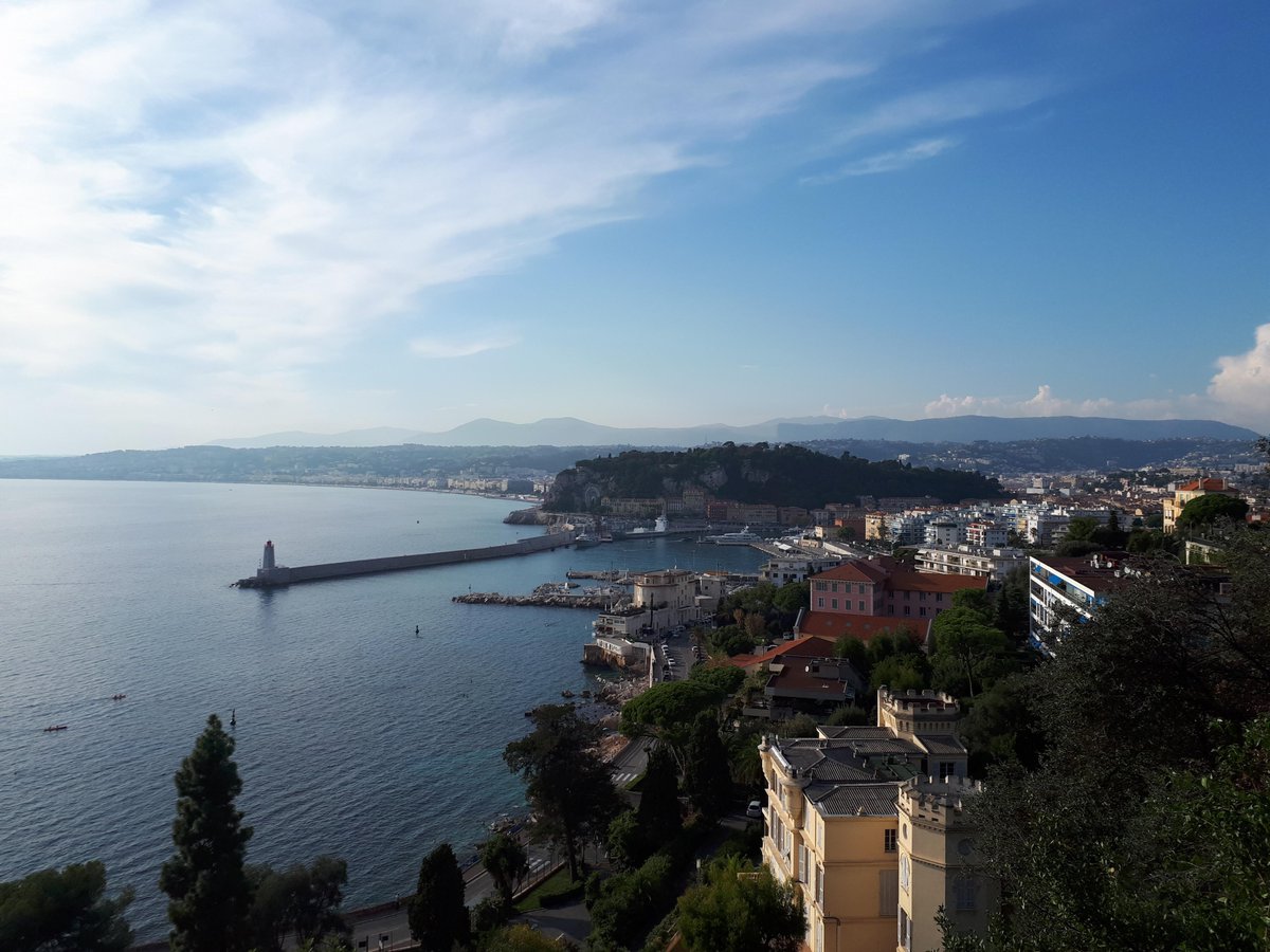 THREAD Tutti conosciamo Nizza, fondata dai focesi di Marsiglia ma in età romana il suo centro amministrativo era a qualche chilometro nell'interno con il nome di Cemenelum, ora elegante quartiere della città, Cimiez. Vi si può ammirare un piccolo anfiteatro chiamato Arenas 1/