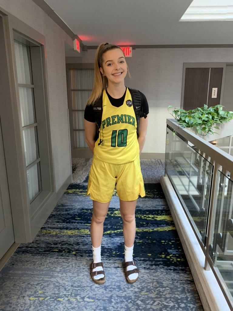 LadyWaves_Hoops's tweet photo. Good luck to Lady Wave Senior @JennaGallimore as she competes in the Run for the Roses with Kentucky Premier this weekend in Indy. #WeAreMeade #OneHeartOneBeatOneTeam #GoGreen https://t.co/V7aMVnB9yU