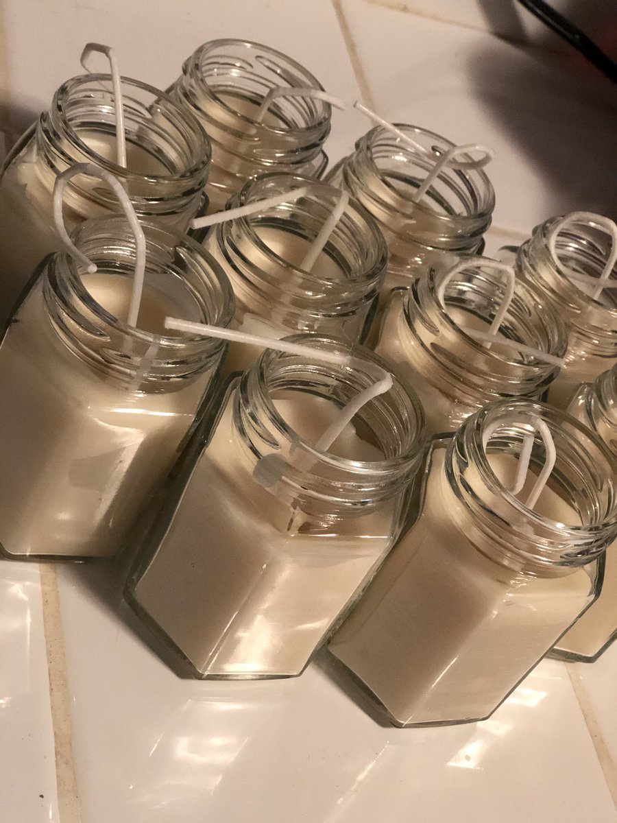 GabbieBates__'s tweet photo. it costs $0.00 to retweet &amp; help me grow my small business 🐝💛

IG: gabbeesshop 🍯 https://t.co/2Gy7LDqT91