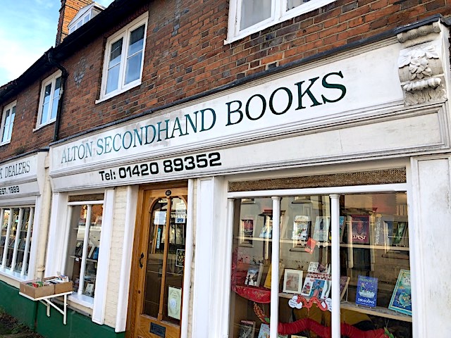 modernclassicHD's tweet photo. What did you do this summer? 

I spent time in one of my favourite places, a local bookshop.

Read about it on my blog.

https://t.co/BthAMWDi9D https://t.co/peDoS5KT7D