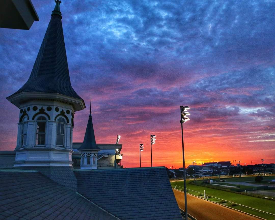 Courtesy of Churchill Downs facebook page.  A beautiful start to Kentucky Derby Day!

Place those wagers through @TVG
Or <a href="/TwinSpires/">TwinSpires Racing 🏇</a>

Good luck to all the connections! 

📷 Coady Photography