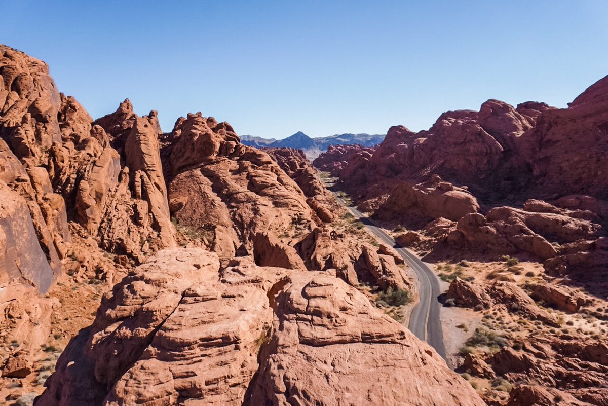 BenRikard's tweet photo. With fall sports on the shelf, finally getting to truly take advantage of this abnormal time available to travel on our own.
One helluva first day in one helluva hot valley. #ValleyOfFire #Nevada #NevadaStateParks https://t.co/DnohR9mmxL